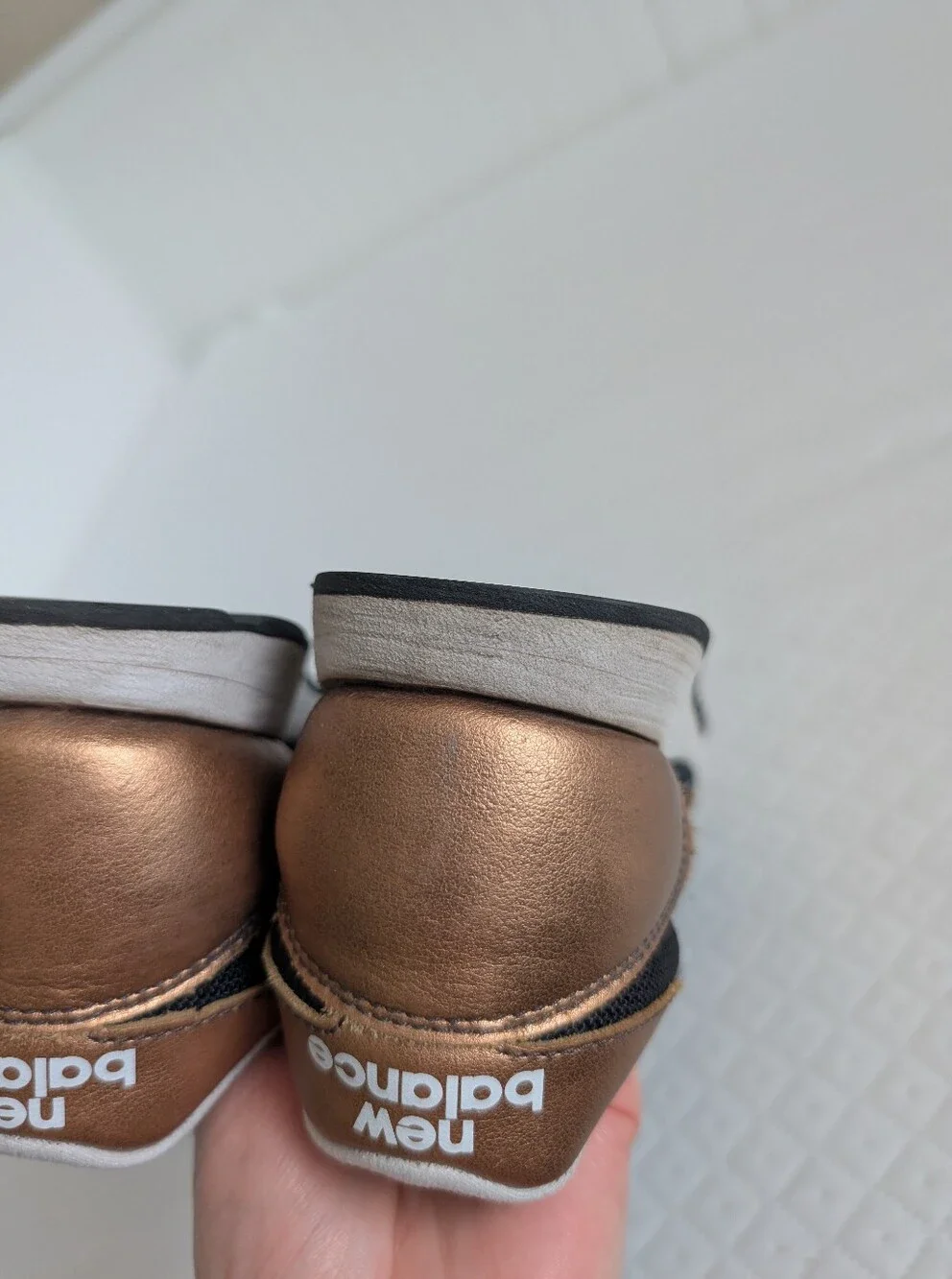 New Balance Womens 520 WL520SNC Black Rose Gold Sneakers Size 7.5 Suede Retro - Picture 8 of 16